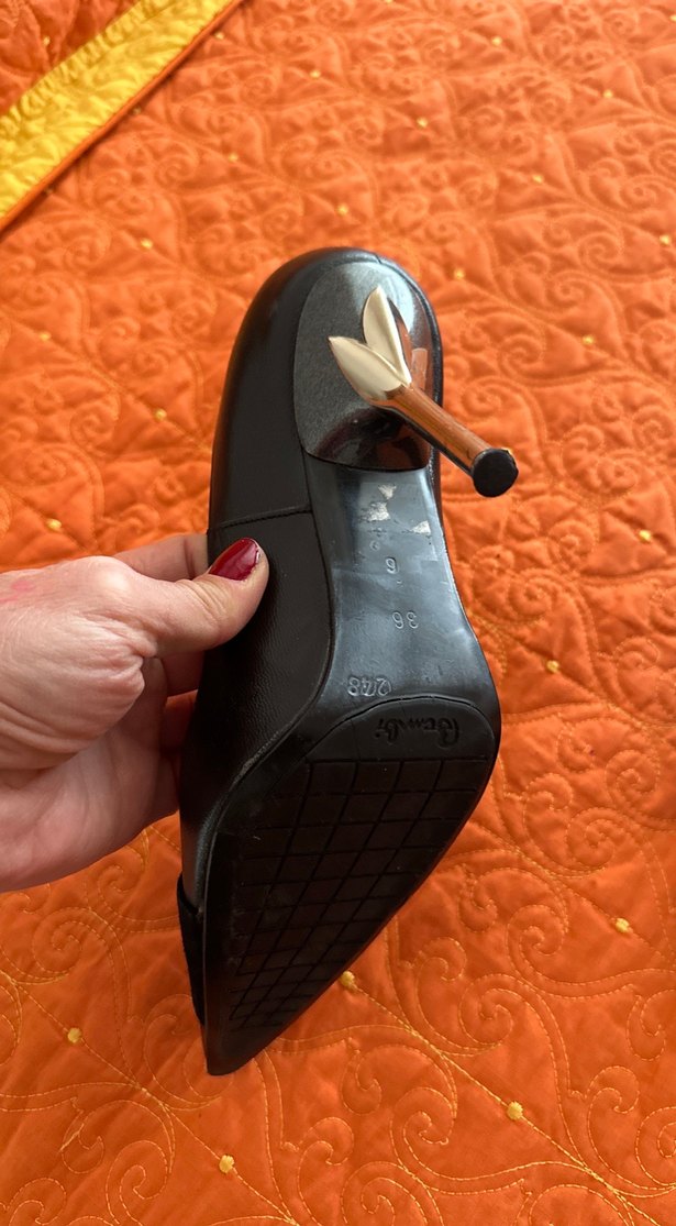 Parlak Taş Tokalı Siyah Süet Topuklu Ayakkabı - Görsel 3