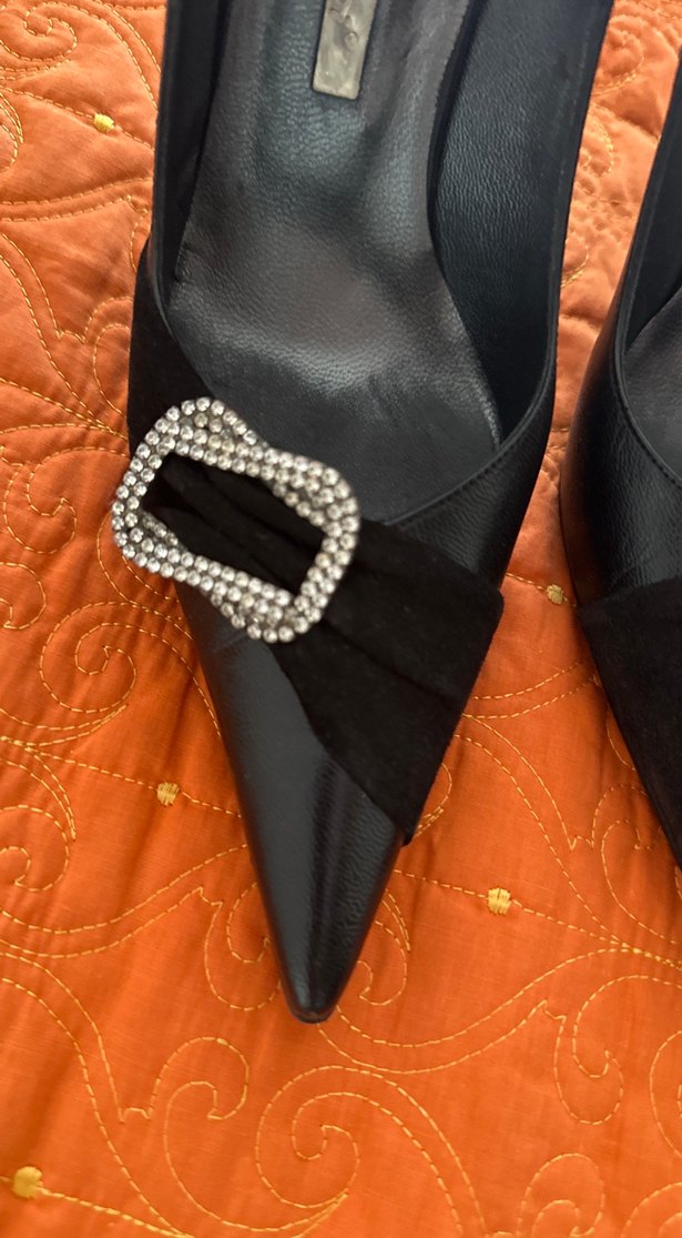 Parlak Taş Tokalı Siyah Süet Topuklu Ayakkabı - Görsel 2