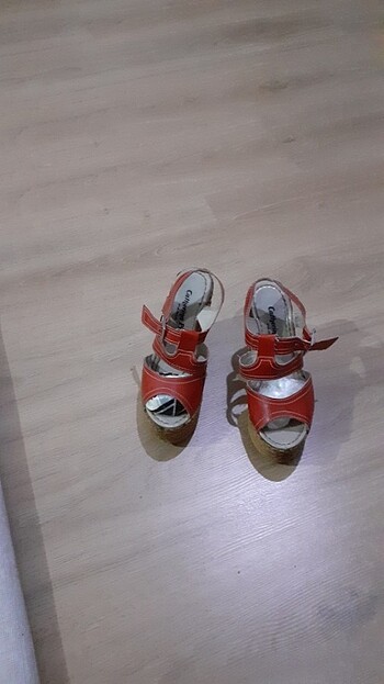 36 Beden kırmızı Renk Yazlık ayakkabi