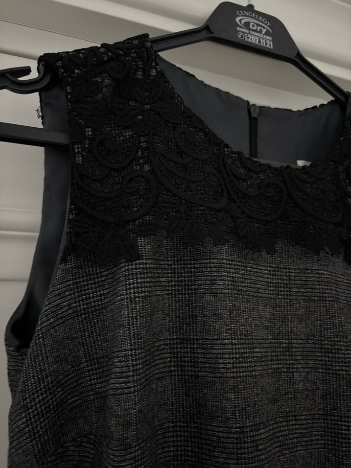 İş İçin Nakışlı Kolsuz Elbise - Görsel 2