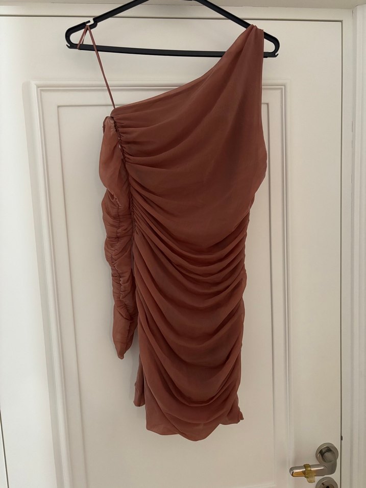 Tek Kollu Drapeli Mini Elbise - Görsel 2