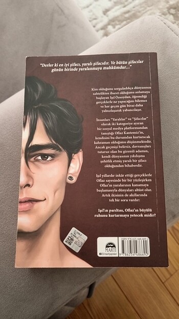  Kimse gerçek değil 
