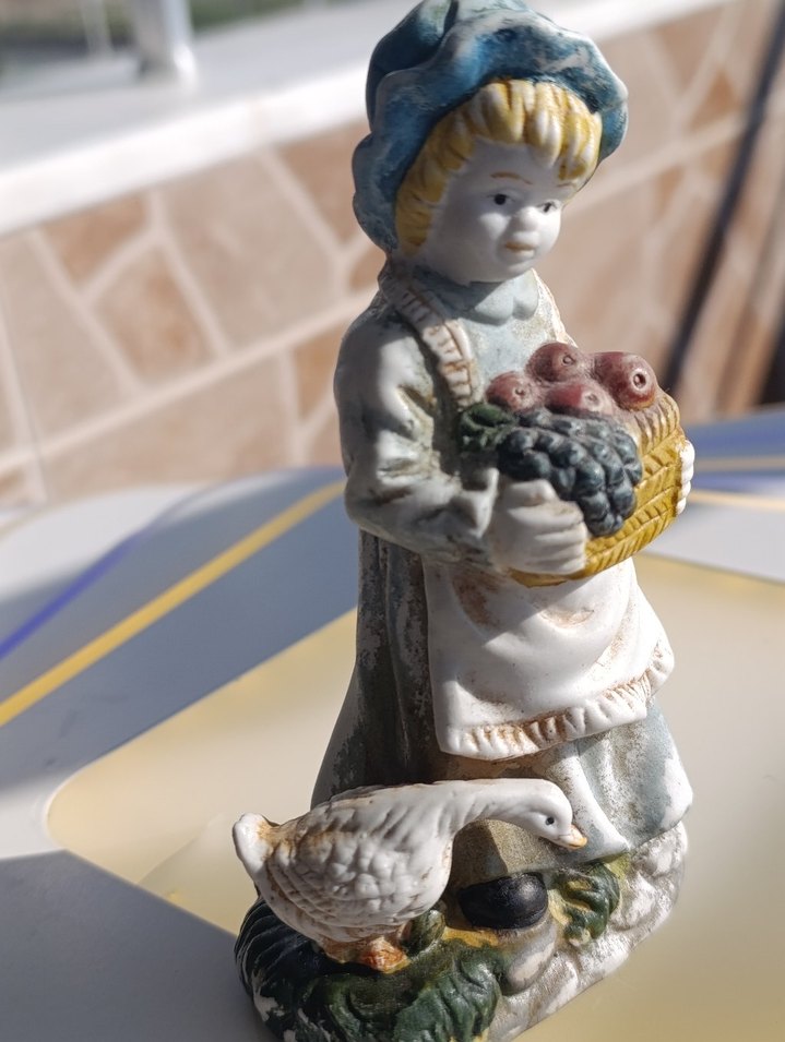 Pastel Renkli Beyaz Figürin - Görsel 2