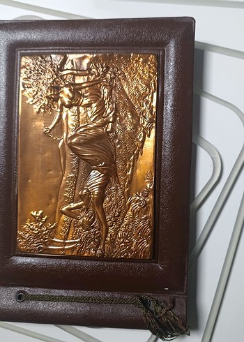 Kabartmalı Deri Kapaklı Dini Kitap