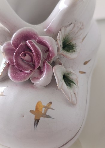 Beyaz Seramik Çiçek Detaylı Vazo - Görsel 2