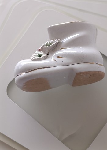 Beyaz Seramik Çiçek Detaylı Vazo - Görsel 9