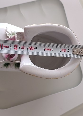 Beyaz Seramik Çiçek Detaylı Vazo - Görsel 8