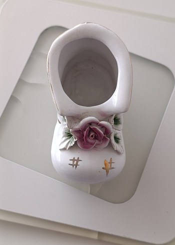 Beyaz Seramik Çiçek Detaylı Vazo - Görsel 3