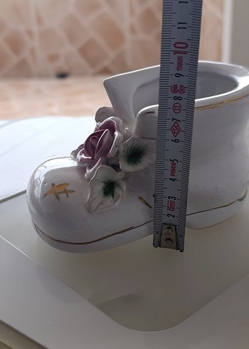 Beyaz Seramik Çiçek Detaylı Vazo - Görsel 7