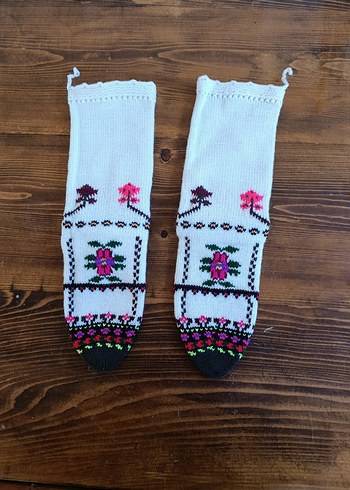 Nakışlı Beyaz Kız Çorabı - Görsel 2