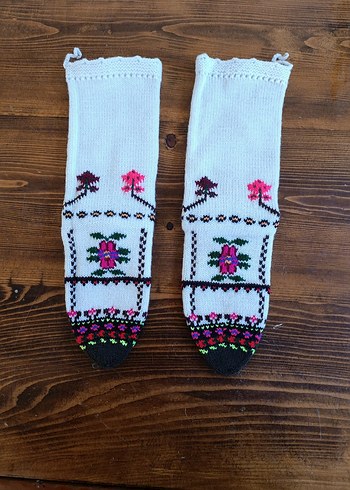 Nakışlı Beyaz Kız Çorabı - Görsel 3