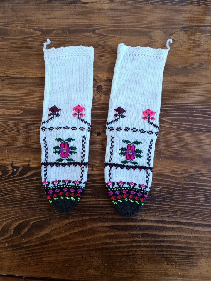 Nakışlı Beyaz Kız Çorabı - Görsel 2