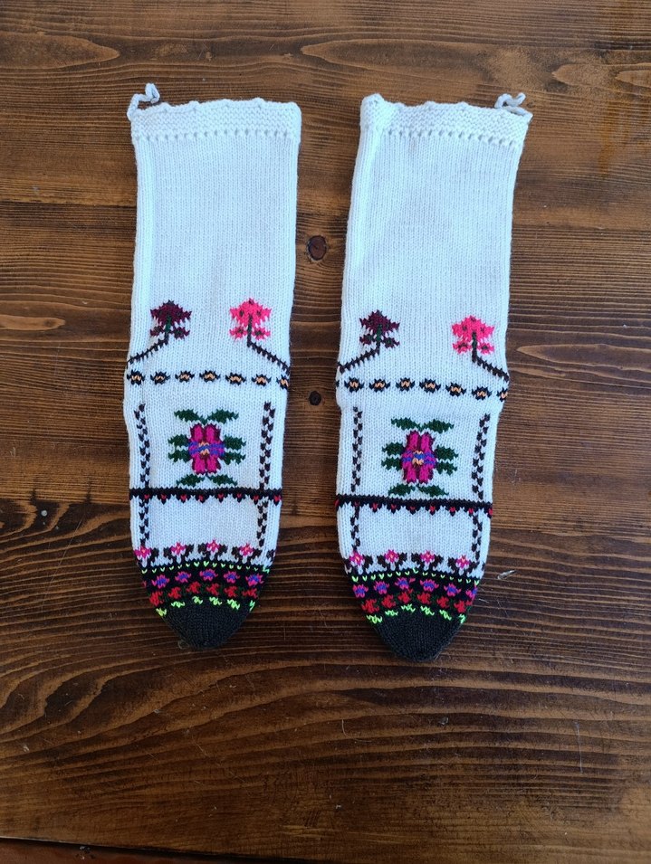 Nakışlı Beyaz Kız Çorabı - Görsel 3