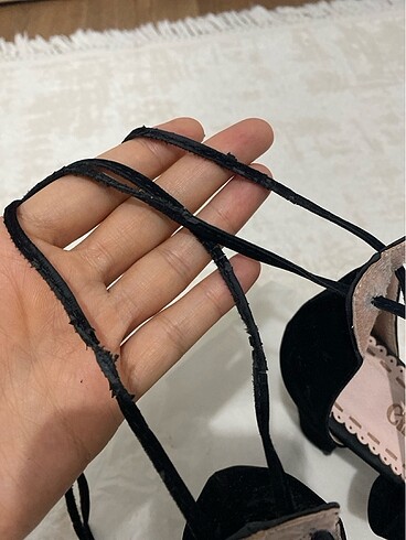 39 Beden siyah Renk Siyah bağlamalı topuklu