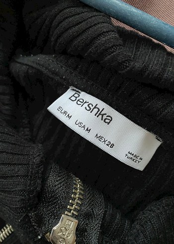 Bershka Siyah Fermuarlı Uzun Kollu Crop Top - Görsel 3