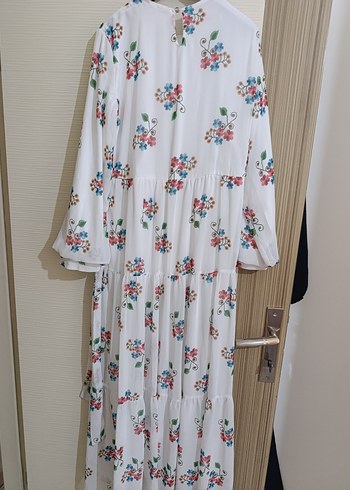 Uzun Beyaz Nakışlı şifon Elbise - Görsel 2