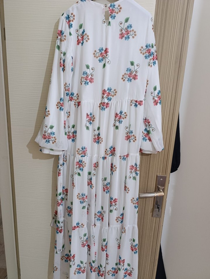 Uzun Beyaz Nakışlı şifon Elbise - Görsel 2