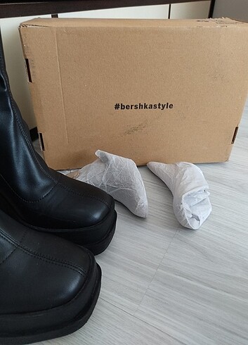 35 Beden siyah Renk Bershka kalin topuklu deri bot