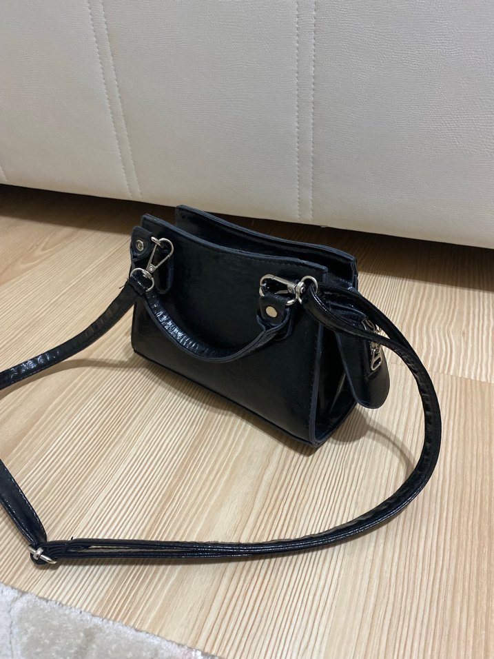 Siyah Deri Tokalı Kadın El Çantası - Görsel 2