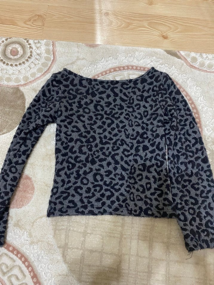 Gri Yılan Desenli Kadın Triko - Görsel 3