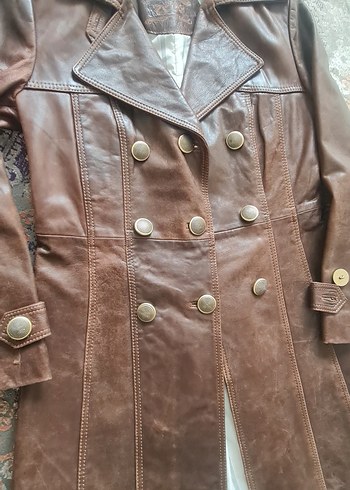 Taslanmiş gerçek Deri  önünde ve kolunda düğmeleri dikilecek. - Görsel 5