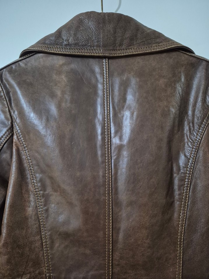 Taslanmiş gerçek Deri  önünde ve kolunda düğmeleri dikilecek. - Görsel 3