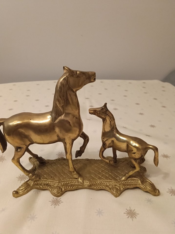 Antika Pirinç Yavrulu At - Görsel 3