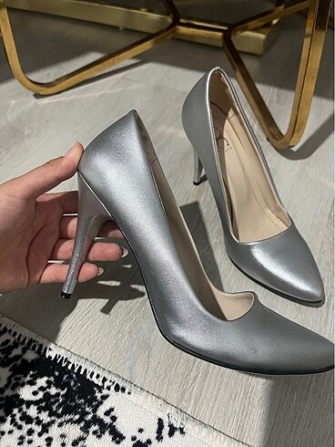 37 Beden Stiletto