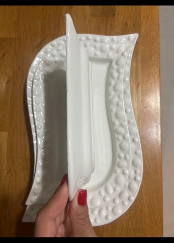 Beyaz Parlak Dalgalı Servis Tabağı - Görsel 2