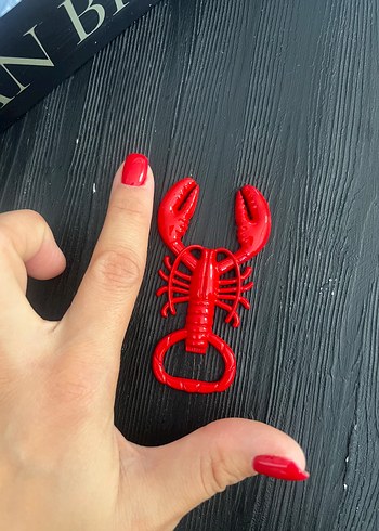 Kırmızı yengeç şeklinde şişe açacağı - Görsel 3