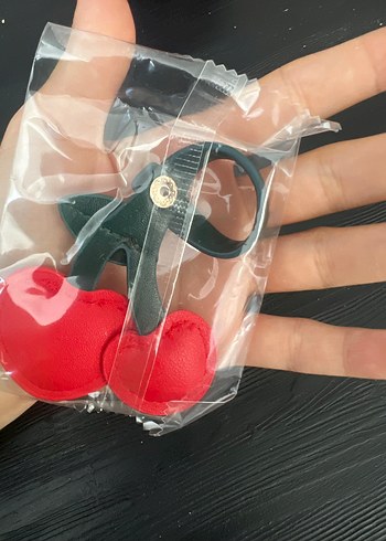 Kırmızı Kiraz Figürlü Cırt Cırtlı Anahtarlık - Görsel 2