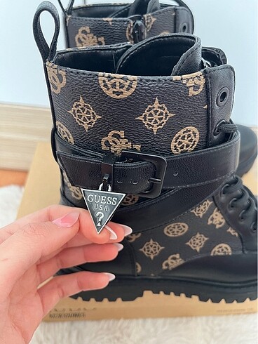 38 Beden siyah Renk Guess orijinal