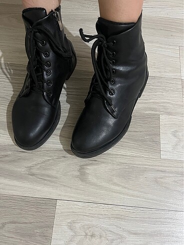36 Beden siyah Renk Yarım postal