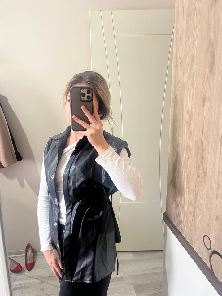 Düğmeli Siyah Deri Kadın Yelek - Görsel 5