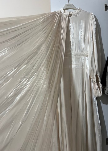 Uzun Kollu Beyaz Dökümlü elbise - Görsel 6