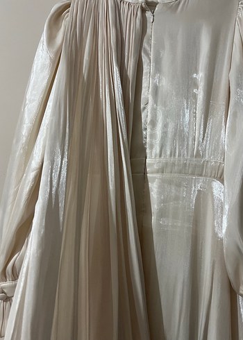 Uzun Kollu Beyaz Dökümlü elbise - Görsel 12