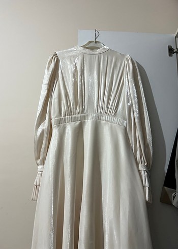 Uzun Kollu Beyaz Dökümlü elbise - Görsel 10