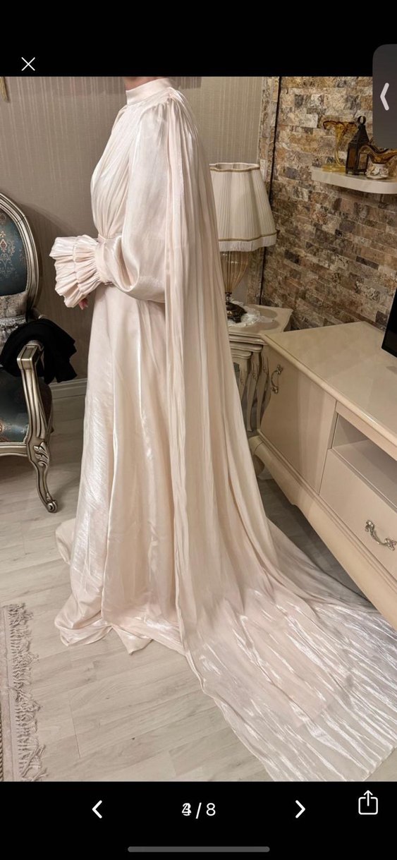 Uzun Kollu Beyaz Dökümlü elbise - Görsel 2