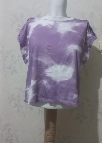 Levis Mor Batik Desenli Kisa Kollu Kadin Tisort