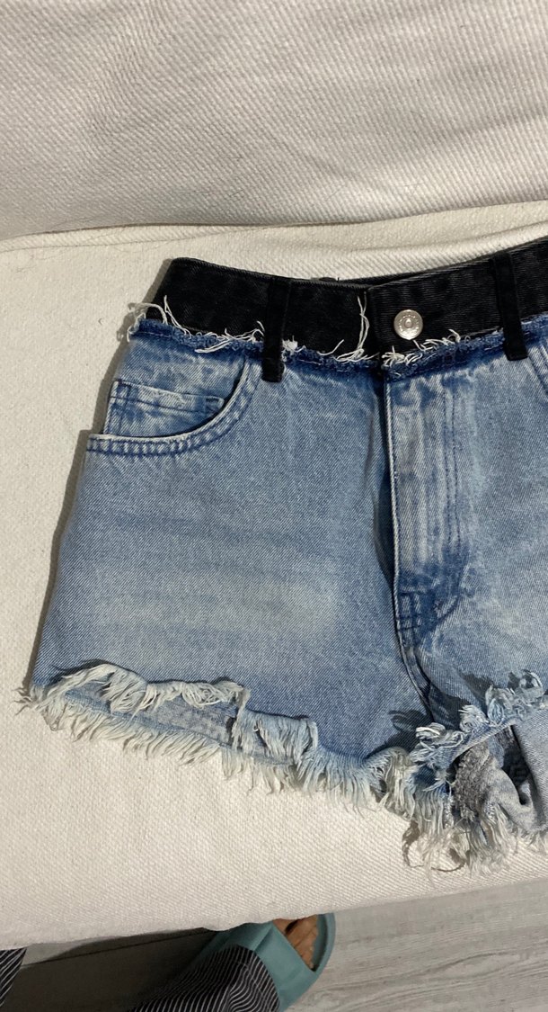 Düşük Bel Püsküllü Mini Kot Şort - Görsel 2