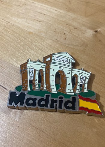 Renkli Madrid Temalı magnet - Görsel 2
