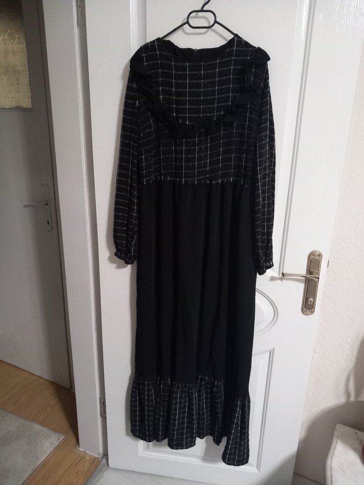 Uzun Kollu Siyah Fırfırlı Gotik Elbise - Görsel 3