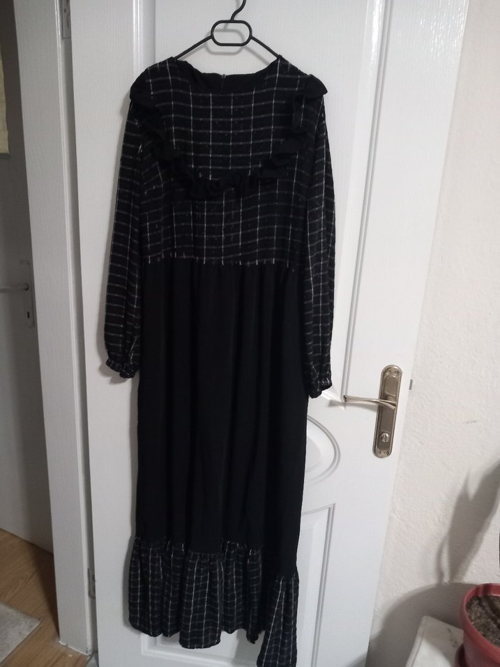 Uzun Kollu Siyah Fırfırlı Gotik Elbise - Görsel 2