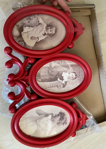 Koyu Kırmızı Oval Fotoğraf Çerçevesi