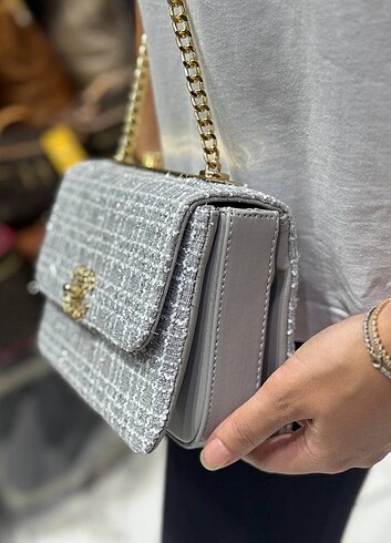 Beden CHANEL ÇITALI KUCUK BOY STOKLARDA 4 GÖZLÜ ÇAPRAZ ZİNCİR KULLANIŞ