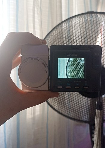 Beden Casio QV2300UX 2.1MP Dijital Kamera Döndürülebilir Bükümlü Lens