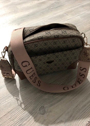 Guess Kadın Çapraz Çanta