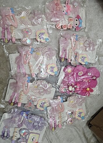 Paket içerisinde 8 er yada 1 ar toka var
