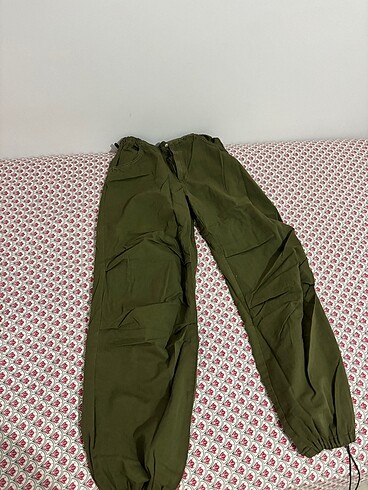 Defacto yeşil paraşüt pantolon