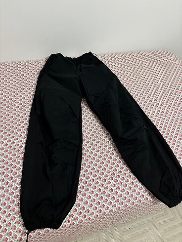 siyah paraşüt pantolon